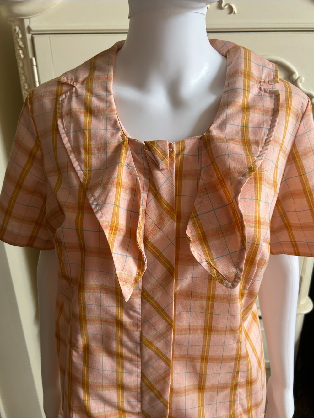 1970s Vintage Pink & Yellow Plaid Midi Dress with Ruffled Collar - Picture 3 of 4